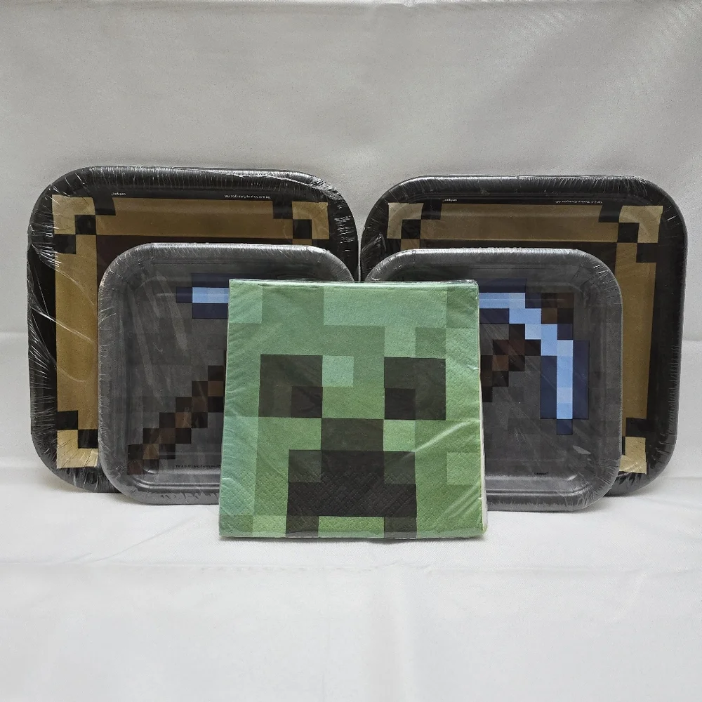 Minecraft 48pc Party Tableware Set For 16 Dinner and Cake Paper Plates & Napkins